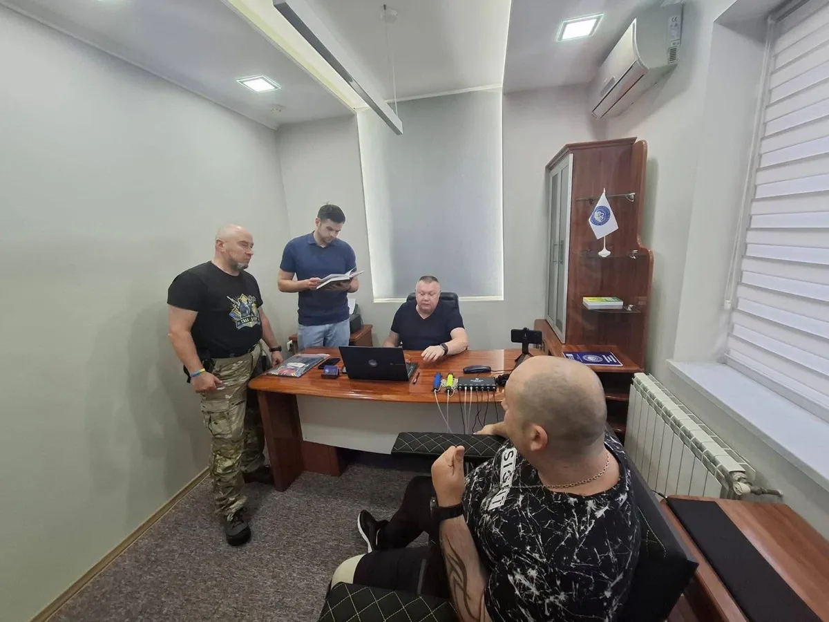 Перевірка на поліграфі в кабінеті